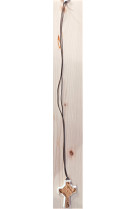 Croix de cou en bois d-olivier contour blanc sur cordon marron / communion